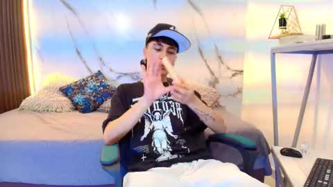 xandergrey8 online show from February 25, 8:43 pm