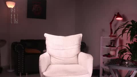 Snapshot of xomega_02 chatting on February 16, 11:05 pm   online show from February 16, 11:05 pm