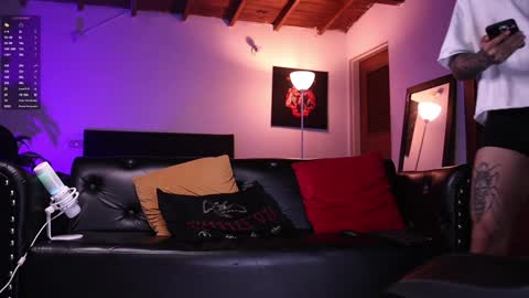 Snapshot of xomega_02 chatting on January 4, 2:14 am   online show from January 4, 2:14 am