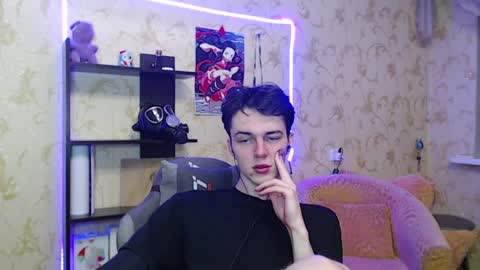 traqqq online show from January 24, 10:19 pm