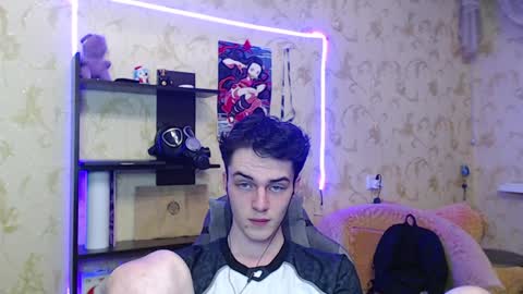 traqqq online show from January 22, 8:17 pm