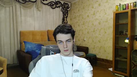 traqqq online show from December 16, 8:37 pm