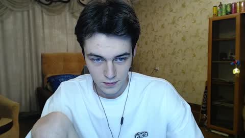 traqqq online show from December 19, 7:40 pm