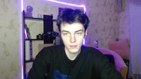 traqqq online show from February 23, 8:31 pm