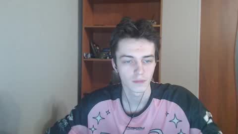 traqqq online show from October 21, 9:50 pm