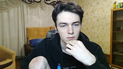 traqqq online show from December 15, 8:58 pm