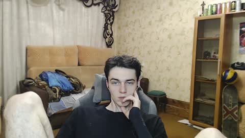 traqqq online show from December 4, 9:02 pm