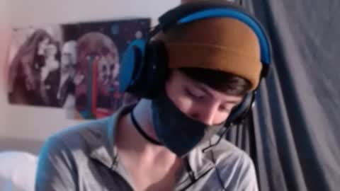 Snapshot of xxwhitefoxx chatting on October 22, 3:32 am David Fox online show from October 22, 3:32 am