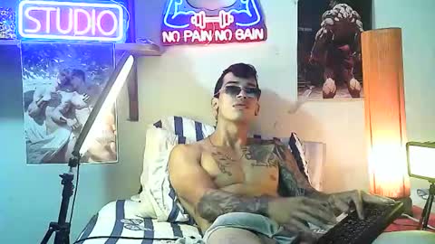 yeisoncastellanos1999 online show from October 18, 9:31 pm