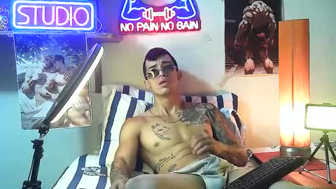 yeisoncastellanos1999 online show from October 8, 1:54 am