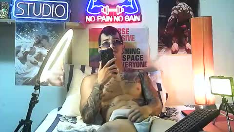yeisoncastellanos1999 online show from October 14, 11:01 pm