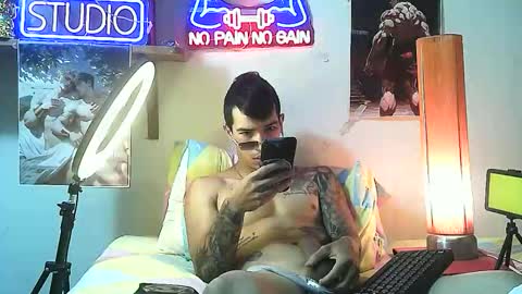 yeisoncastellanos1999 online show from October 21, 7:06 pm