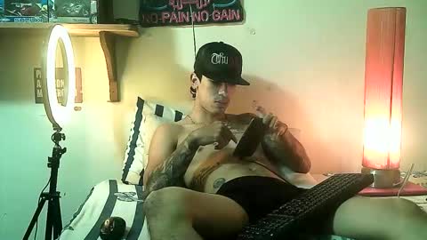 yeisoncastellanos1999 online show from April 23, 5:48 pm