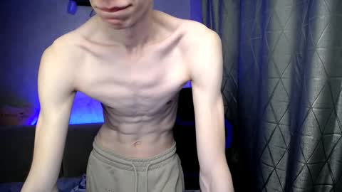 Snapshot of yes_cute_boy_ chatting on February 25, 11:00 pm Eden online show from February 25, 11:00 pm