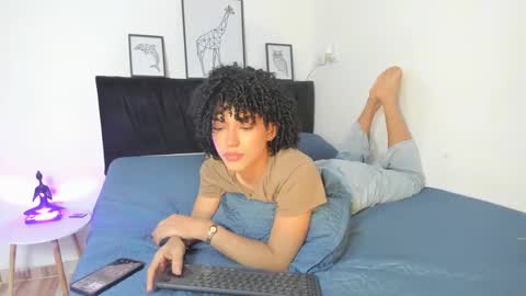 Snapshot of yess__daddyy chatting on September 30, 4:32 pm YAMPOOL  online show from September 30, 4:32 pm