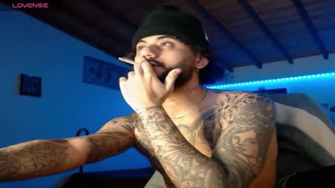 Snapshot of yio__cohen chatting on December 11, 8:49 am yio cohen  online show from December 11, 8:49 am