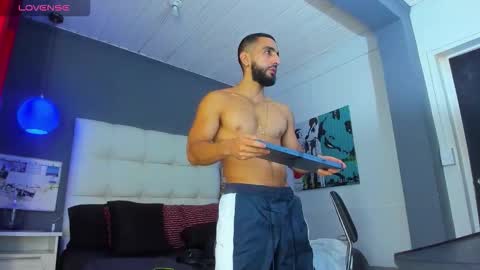 Yiyo online show from November 25, 4:14 am