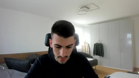 Snapshot of yoda130305 chatting on October 31, 1:47 pm yoda130305 online show from October 31, 1:47 pm