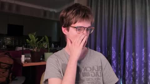 Max online show from April 24, 3:42 am