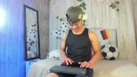 your_kitty_boy online show from June 26, 8:44 pm
