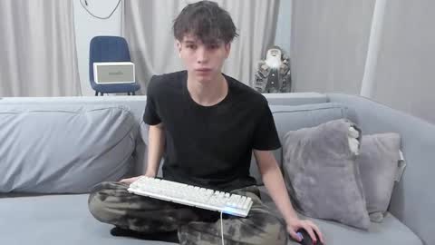 your_shy_guy online show from February 17, 6:37 pm