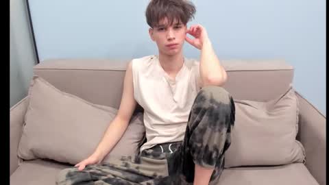 your_shy_guy online show from October 4, 5:51 pm