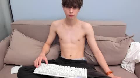 your_shy_guy online show from September 19, 7:46 pm