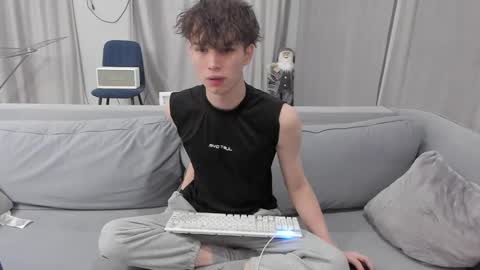 your_shy_guy online show from March 1, 6:11 pm