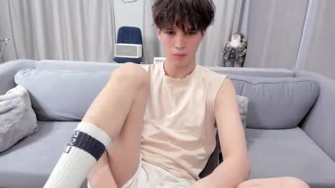 your_shy_guy online show from January 28, 7:22 am