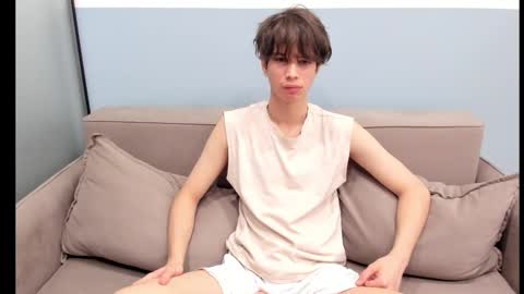 your_shy_guy online show from October 1, 4:16 am