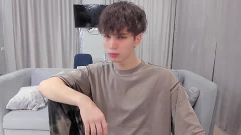 your_shy_guy online show from January 9, 8:33 pm