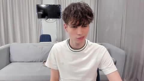 your_shy_guy online show from January 4, 5:47 pm