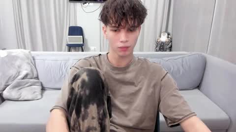 your_shy_guy online show from February 6, 5:09 pm