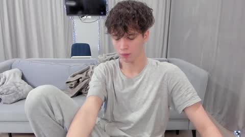 your_shy_guy online show from January 7, 7:17 pm