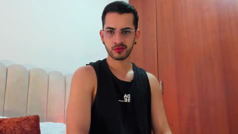 Snapshot of yourboynextdoor1 chatting on December 17, 8:34 am YOURBOYNEXTDOOR online show from December 17, 8:34 am