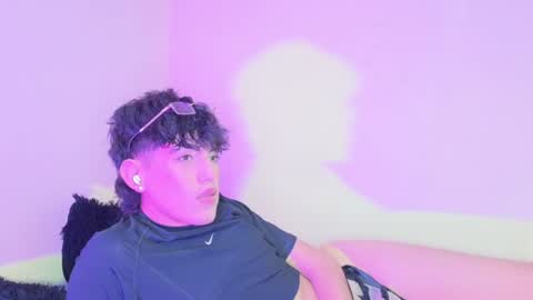 yournaughtyfemboy online show from July 14, 5:11 am
