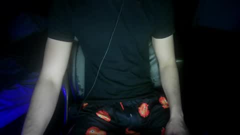 yungwolf69 online show from May 11, 4:25 am