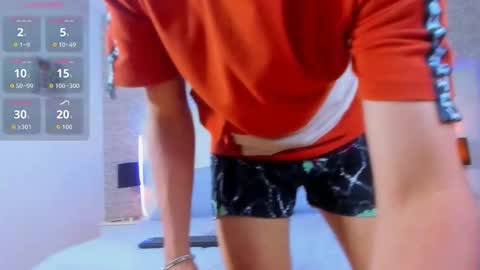 zack_joness10 online show from March 10, 10:49 pm