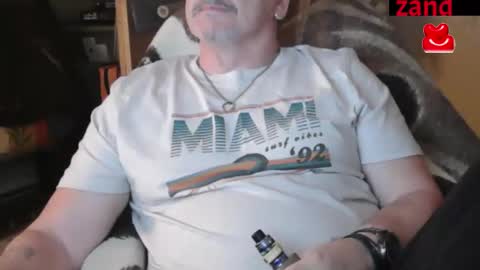 Snapshot of zander007 chatting on October 3, 3:28 pm zander007 online show from October 3, 3:28 pm