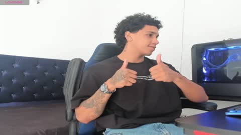 Snapshot of zanxley_ chatting on January 29, 3:26 pm zanxley_ online show from January 29, 3:26 pm