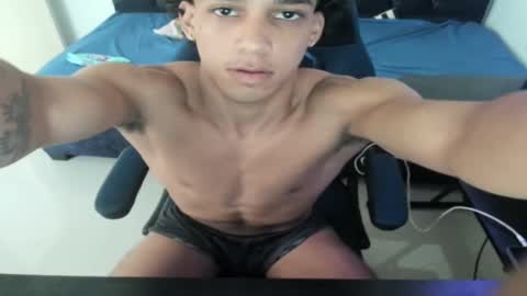 Snapshot of zanxley_ chatting on December 28, 3:37 pm zanxley_ online show from December 28, 3:37 pm