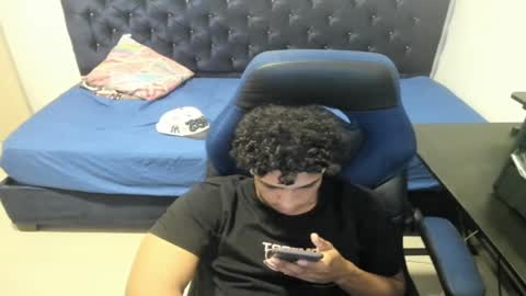 Snapshot of zanxley_ chatting on December 26, 2:12 am zanxley_ online show from December 26, 2:12 am