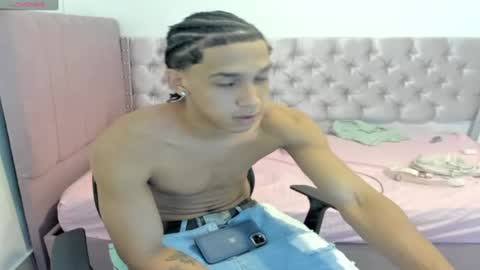 Snapshot of zanxley_ chatting on February 9, 1:45 am zanxley_ online show from February 9, 1:45 am