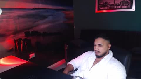 Snapshot of zenobaro chatting on October 27, 7:32 am zenobaro online show from October 27, 7:32 am