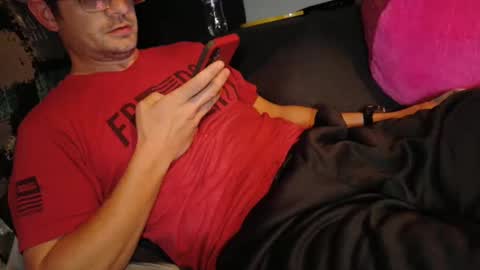 Snapshot of znsecretz3 chatting on November 1, 3:32 am I like Tokens too online show from November 1, 3:32 am