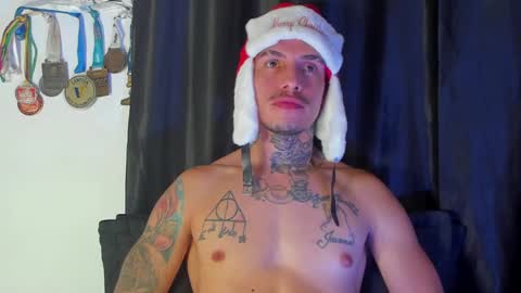 Snapshot of zyongarcia2020 chatting on December 12, 12:05 am zyon garcia online show from December 12, 12:05 am