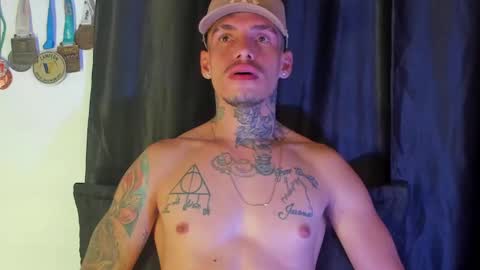 Snapshot of zyongarcia2020 chatting on December 15, 12:29 am zyon garcia online show from December 15, 12:29 am