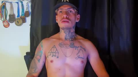 Snapshot of zyongarcia2020 chatting on December 22, 12:39 am zyon garcia online show from December 22, 12:39 am