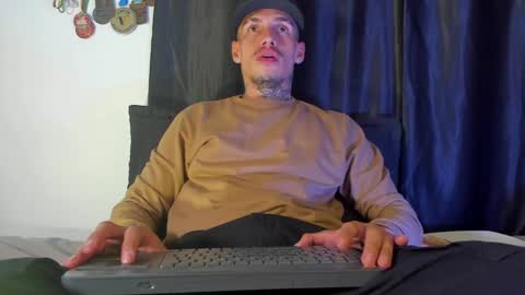 Snapshot of zyongarcia2020 chatting on December 16, 2:25 am zyon garcia online show from December 16, 2:25 am