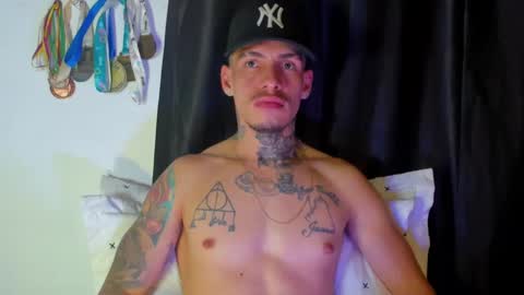 Snapshot of zyongarcia2020 chatting on January 20, 9:53 pm zyon garcia online show from January 20, 9:53 pm